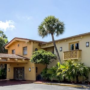 Red Roof Inn Tampa Bay - St. Petersburg Exterior photo