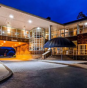 Best Western Plus The Inn & Suites At The Falls Poughkeepsie Exterior photo