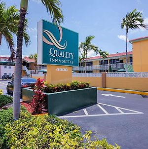Quality Inn & Suites Airport/Cruise Port Hollywood Exterior photo