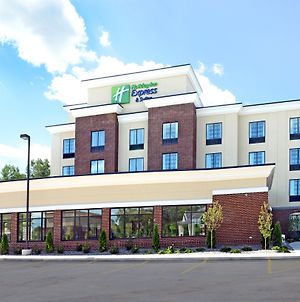Holiday Inn Express & Suites Geneva Finger Lakes Exterior photo