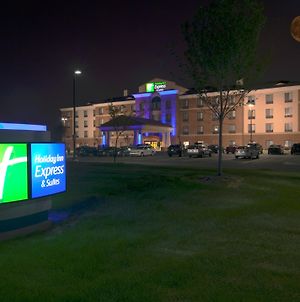 Holiday Inn Express & Suites Detroit North - Troy Exterior photo