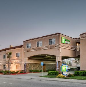 Holiday Inn Express & Suites Santa Clara, An Ihg Hotel Exterior photo