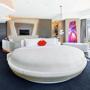 V Hotel Dubai, Curio Collection By Hilton Exterior photo