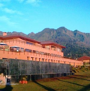 Vivanta Dal View Hotel Srinagar  Exterior photo
