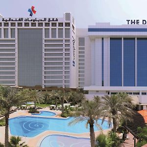 The Diplomat Radisson Blu Hotel Residence & Spa Manama Exterior photo