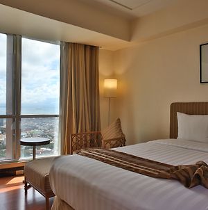Crown Regency Hotel And Towers - Cebu Exterior photo