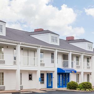 Baymont By Wyndham Florence/Muscle Shoals Motel Exterior photo
