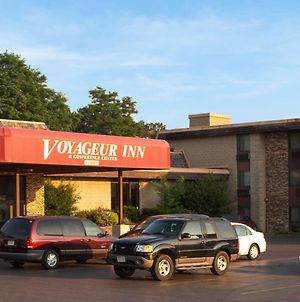 Voyageur Inn And Conference Center Reedsburg Exterior photo