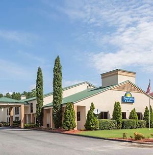 Days Inn & Suites By Wyndham Norcross Exterior photo