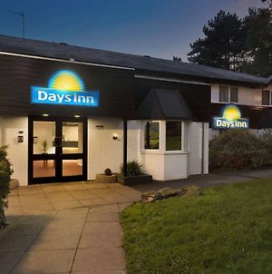 Days Inn Hotel Fleet Exterior photo