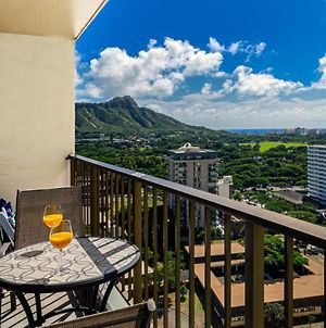 Beautiful Ocean Views, 1 Block To The Beach, Free Parking Apartment Honolulu Exterior photo