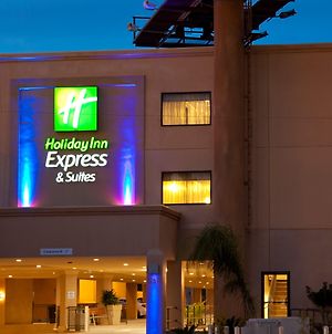 Holiday Inn Express Hotel & Suites Woodland Hills, An Ihg Hotel Los Angeles Exterior photo