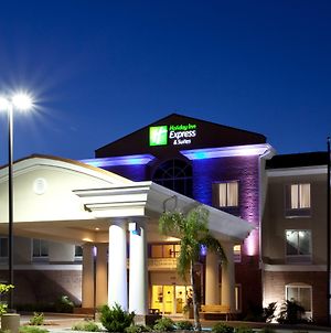 Holiday Inn Express Hotel & Suites Spring Hill Exterior photo
