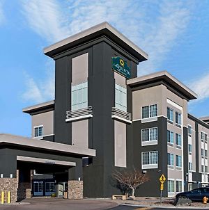 La Quinta Inn & Suites By Wyndham Denver Gateway Park Exterior photo
