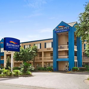 Baymont By Wyndham Gainesville Hotel Exterior photo