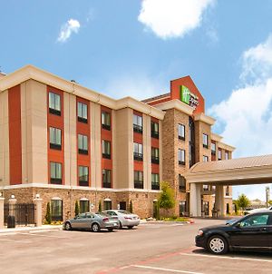 Holiday Inn Express & Suites San Antonio Se By At&T Center Exterior photo