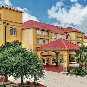 La Quinta Inn & Suites By Wyndham San Antonio N Stone Oak Exterior photo