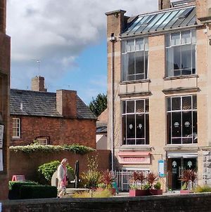 Stunning 2-Bed Listed Apartment In Taunton'S Historic Centre Exterior photo