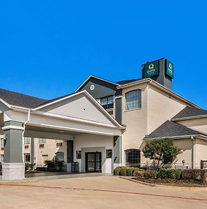 Quality Inn & Suites Fort Worth Exterior photo