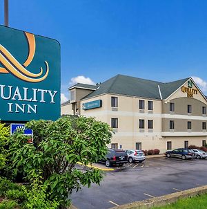 Quality Inn I-70 Near Kansas Speedway Kansas City Exterior photo