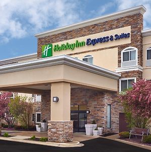 Holiday Inn Express Hotel & Suites Chicago-Libertyville, An Ihg Hotel Exterior photo
