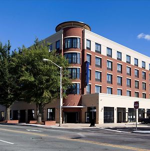 Hampton Inn & Suites Chapel Hill/Carrboro Exterior photo