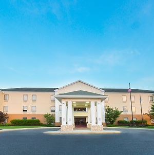 Holiday Inn Express & Suites Burlington - Mount Holly Westampton Exterior photo