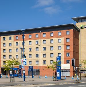 Holiday Inn Express Leicester City Exterior photo