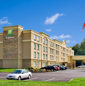 Holiday Inn Express & Suites West Long Branch - Eatontown Exterior photo