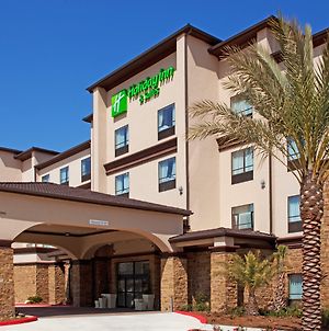 Holiday Inn Hotel & Suites Lake Charles South Exterior photo