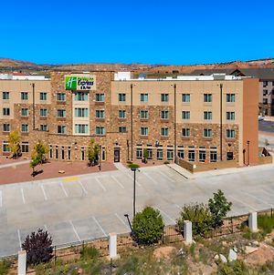 Holiday Inn Express & Suites Gallup East, An Ihg Hotel Exterior photo
