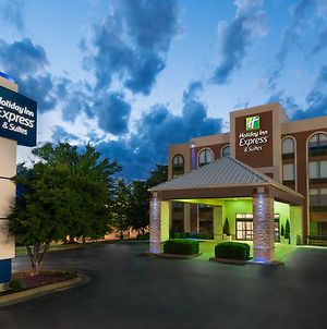 Holiday Inn Express Hotel & Suites Bentonville Exterior photo