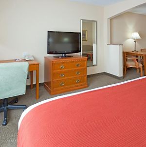 Days Inn & Suites By Wyndham Onalaska/La Crosse Room photo