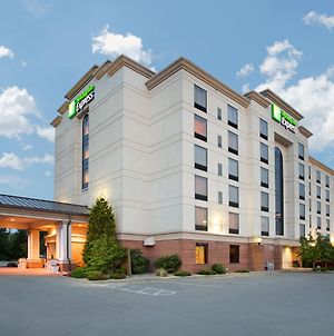 Holiday Inn Express & Suites Bloomington Exterior photo