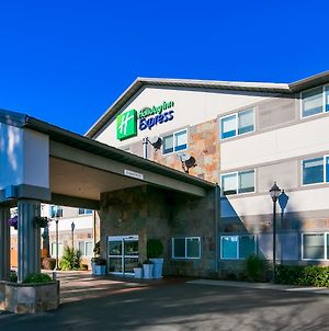 Holiday Inn Express & Suites Everett Exterior photo