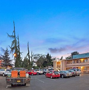 Travelodge By Wyndham Everett City Center Exterior photo