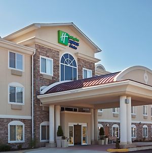 Holiday Inn Express And Suites Meriden Exterior photo