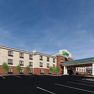Holiday Inn Express & Suites Greensboro-East Exterior photo
