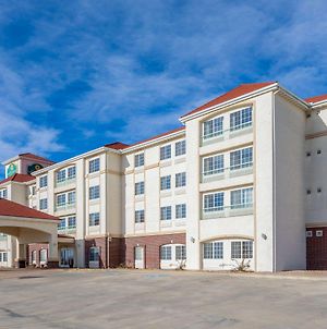 La Quinta Inn & Suites By Wyndham Dodge City Exterior photo