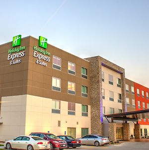 Holiday Inn Express & Suites Spencer Exterior photo