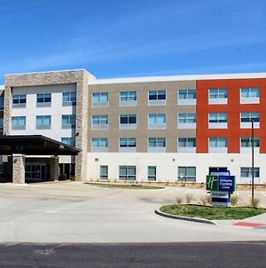 Holiday Inn Express & Suites Warrensburg North Exterior photo