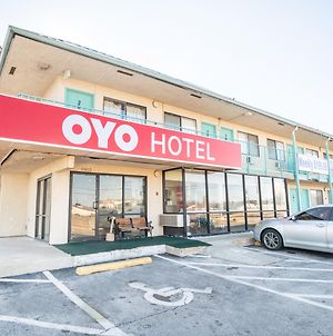 Oyo Hotel Oklahoma City Northeast Exterior photo
