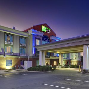 Holiday Inn Express Hotel & Suites Emporia Exterior photo