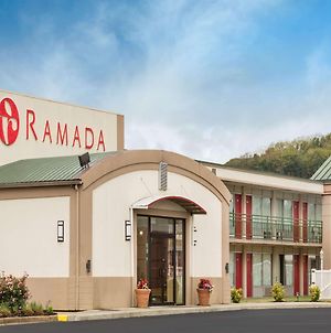 Ramada By Wyndham Harrisonburg Motel Exterior photo
