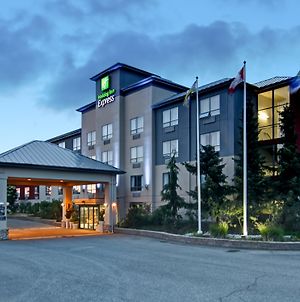 Holiday Inn Express Kamloops Exterior photo