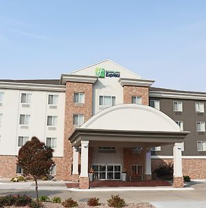 Holiday Inn Express Kearney, An Ihg Hotel Exterior photo