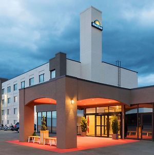 Days Inn By Wyndham Cranbrook Conference Centre Exterior photo