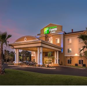 Holiday Inn Express & Suites / Red Bluff - South Redding Area, An Ihg Hotel Exterior photo