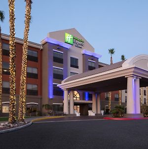 Holiday Inn Express & Suites Yuma Exterior photo