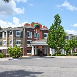 Holiday Inn Express & Suites Southern Pines-Pinehurst Area, An Ihg Hotel Exterior photo